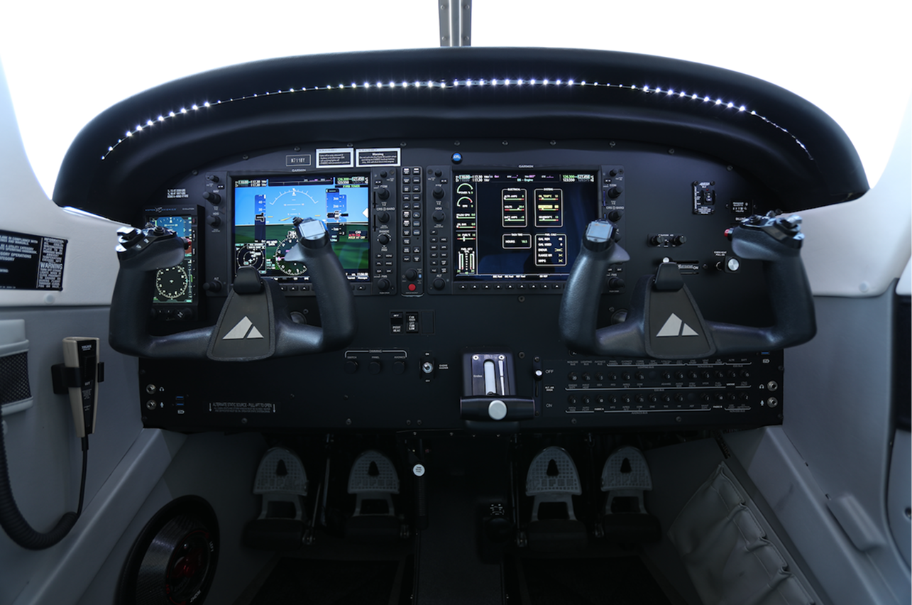 Piper Archer DX Cockpit View